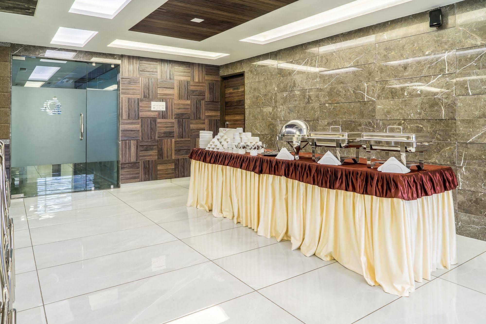 Treebo Unity Hotel Ahmedabad Exterior foto