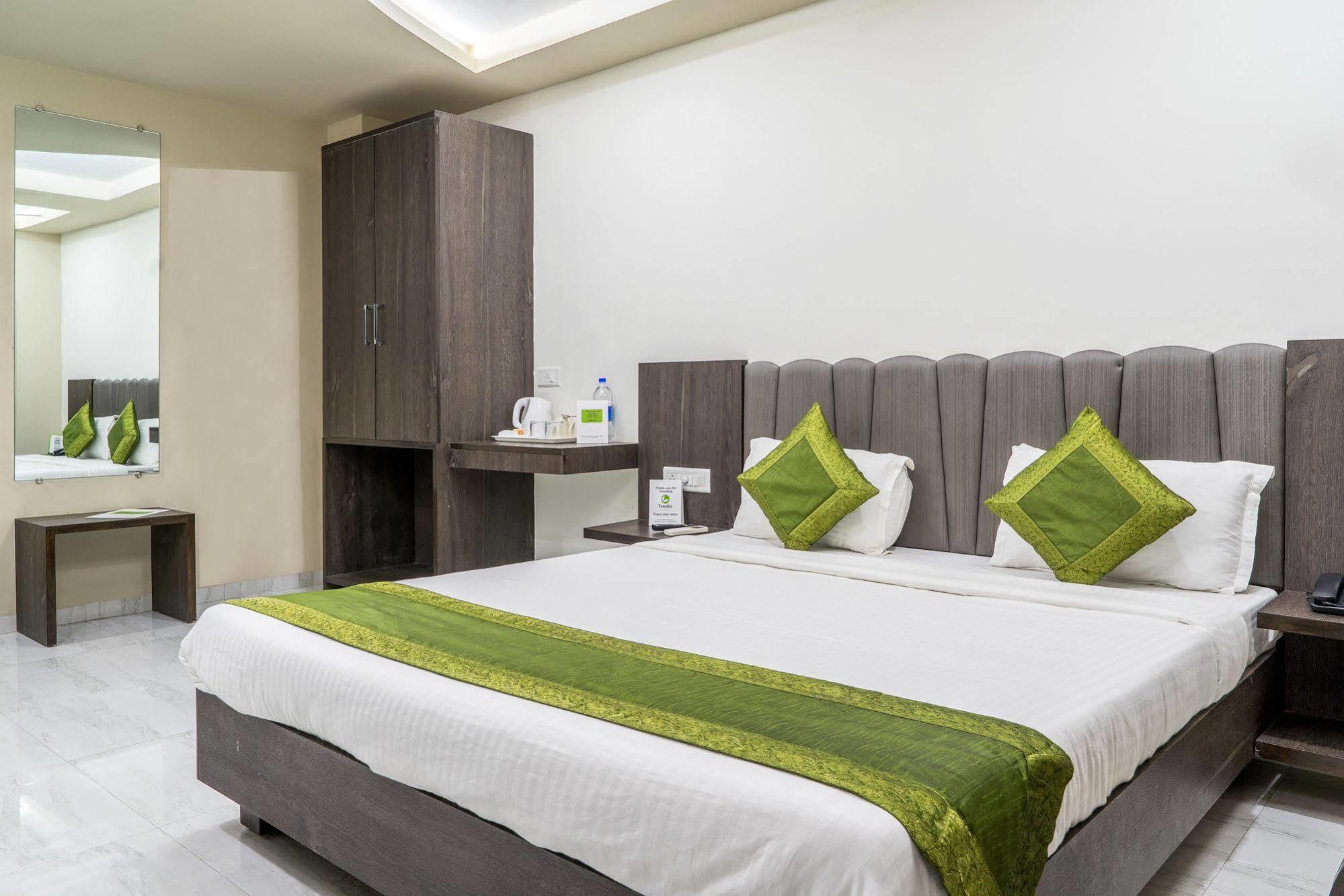 Treebo Unity Hotel Ahmedabad Exterior foto