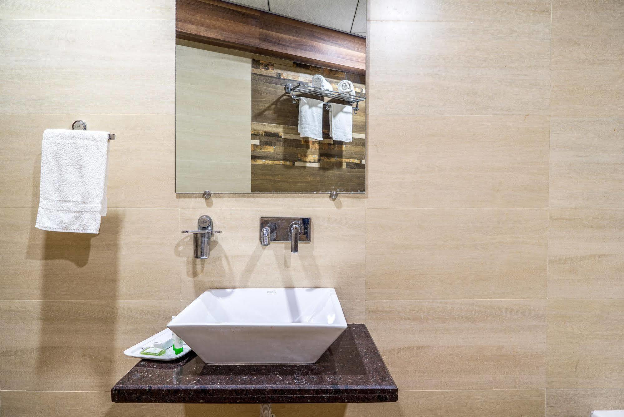 Treebo Unity Hotel Ahmedabad Exterior foto